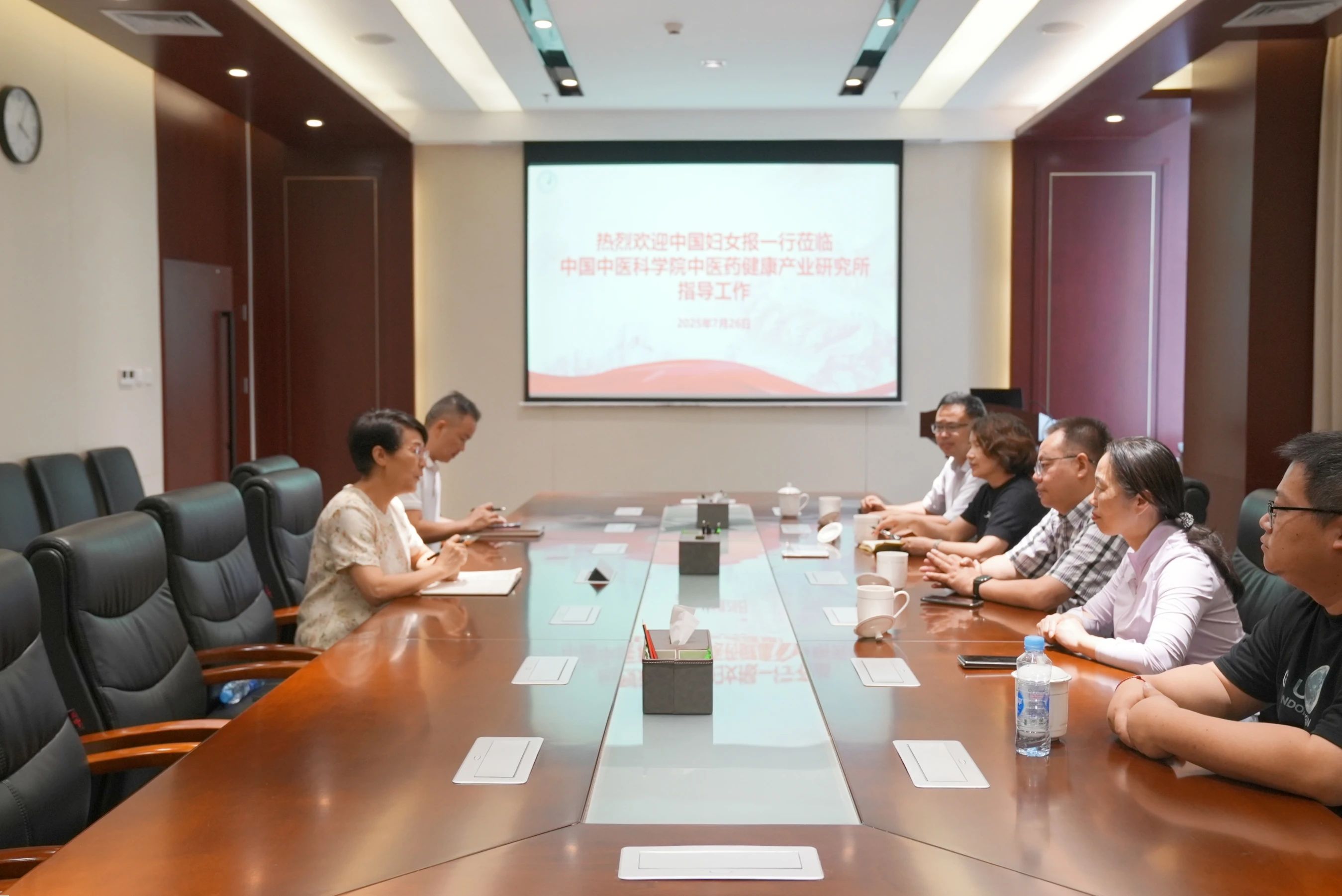 中国妇女报社党委书记、社长、总编辑孙钱斌同志一行来我所开展调研采访活动
